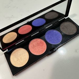 2009 MAC x Hello Kitty Eyeshadow Pallet